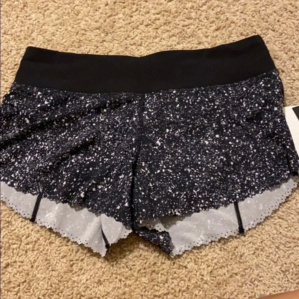 lululemon Fast As Light Black Gray Splatter Speckled Scalloped Running - Picture 2 of 4
